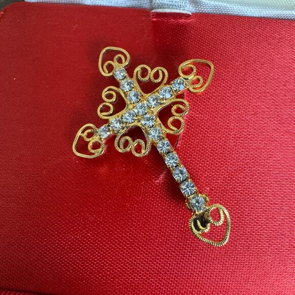 Amanda Smith Gold Tone White Rhinestone Religious Cross Brooch Pin - Picture 3 of 4